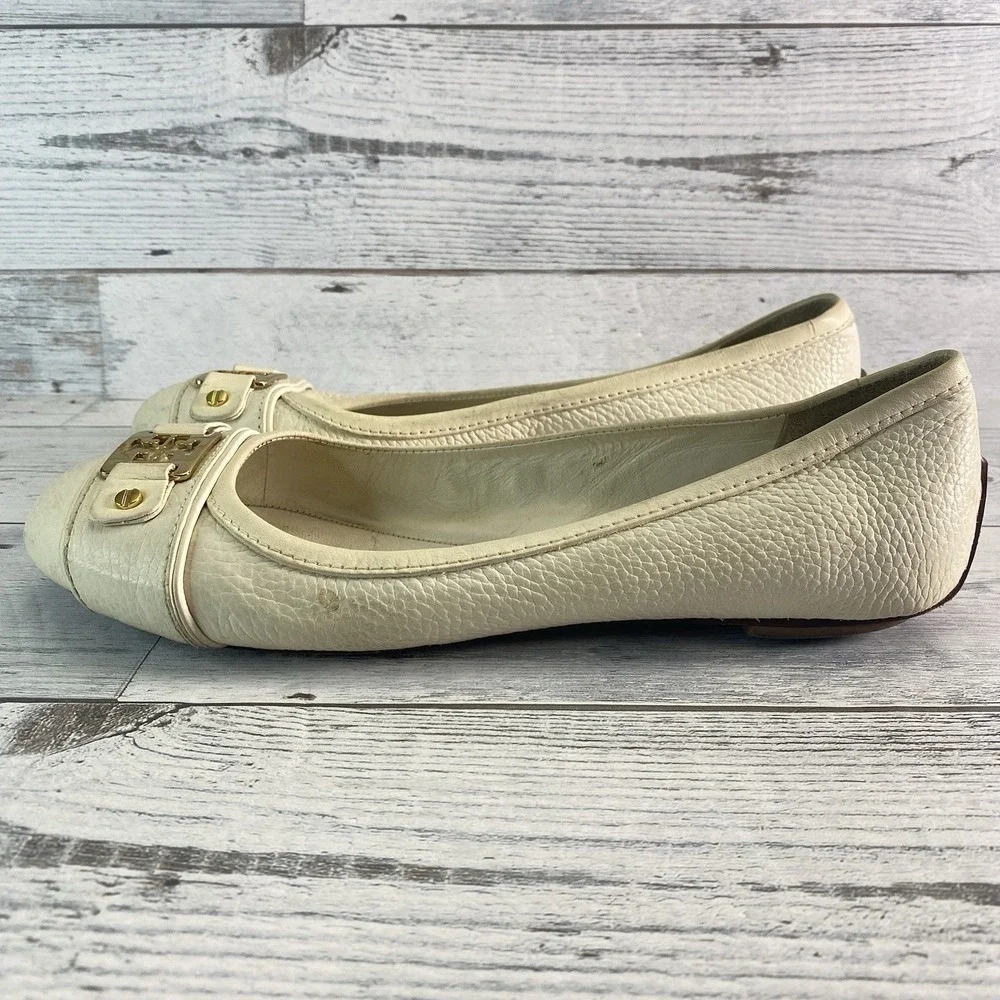 Tory Burch Flats Womens 8.5 Cream Gold Emblem Ballet Driving Shoe Patent Leather